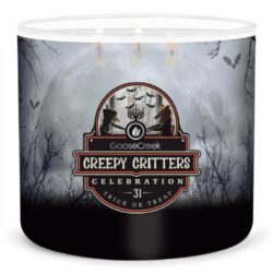 Svíčka HALLOWEEN 0,41 KG CREPPY CRITTERS, aromatická v dóze, 3 knoty - Vonn svky ve skle svkem, temi knoty a dlkou hoen vce jak 35 hodin. Uijte si rozmanitost vn a rovnomrn hoen, kter pinej svky Goose Creek.